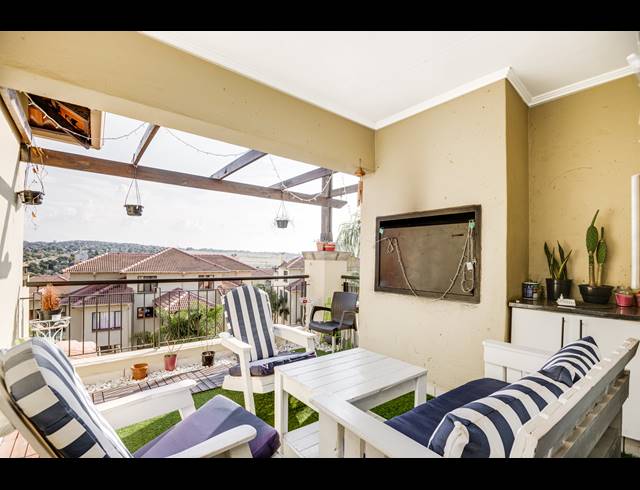 2 BEDROOM APARTMENT FOR SALE IN SUNNINGHILL